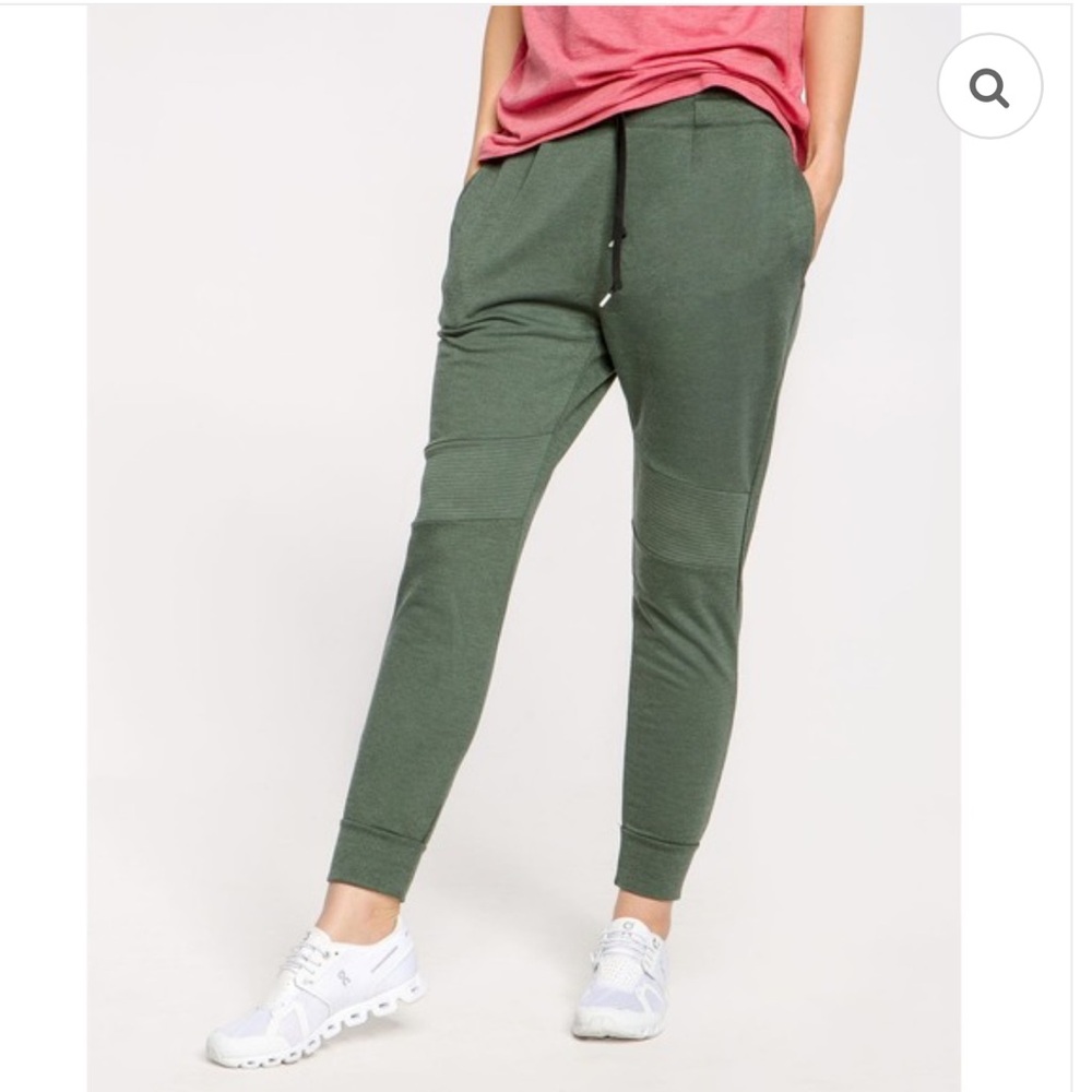 On Running Green  Track Pants - Picture 6 of 7